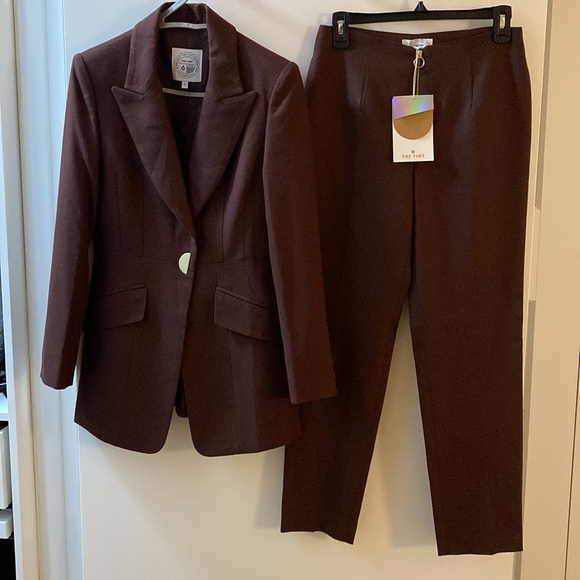 Jackets & Blazers - Brand Dint suit set, size small, new with tags, never worn.